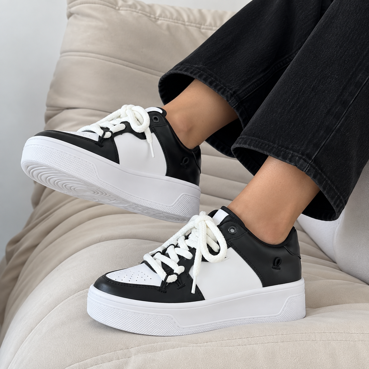 NEBRAZKA BLANCO/ NEGRO